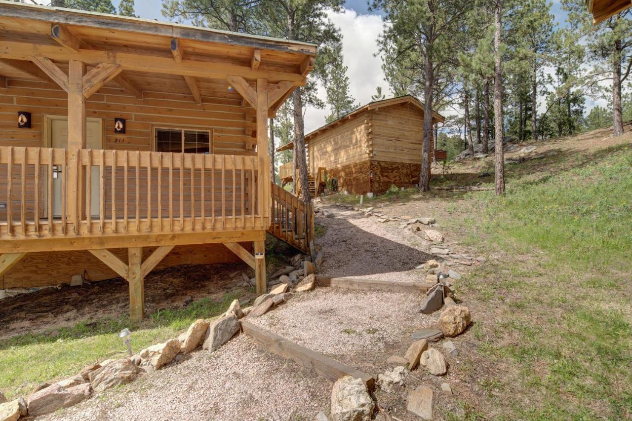 Rock Crest Lodge & Cabins Кастер Екстер'єр фото