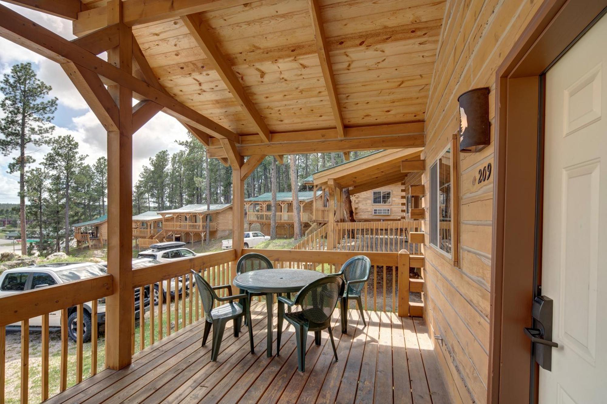 Rock Crest Lodge & Cabins Кастер Екстер'єр фото
