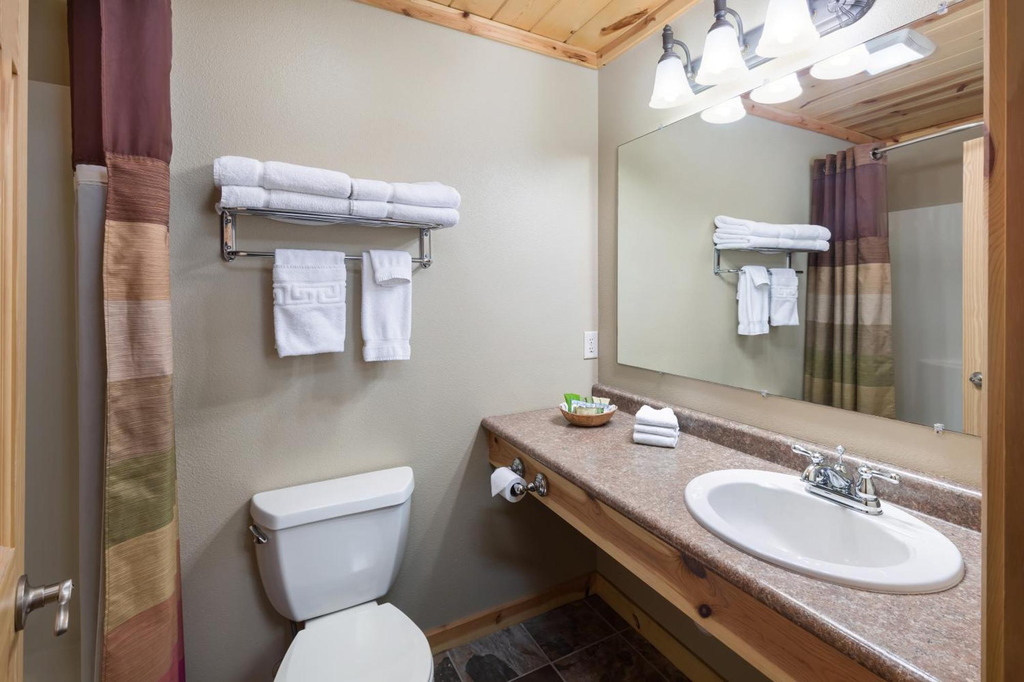 Rock Crest Lodge & Cabins Кастер Екстер'єр фото
