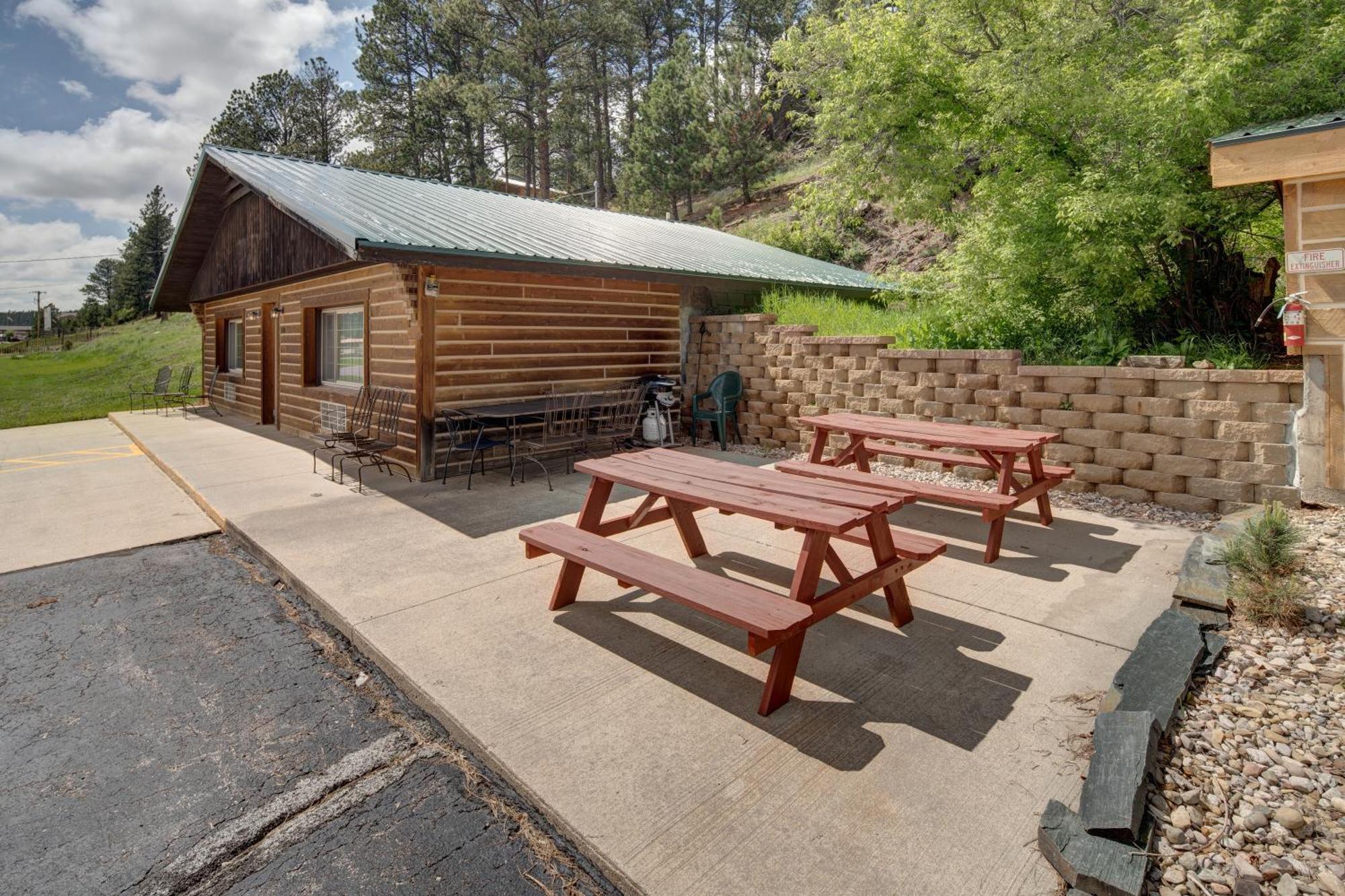 Rock Crest Lodge & Cabins Кастер Екстер'єр фото